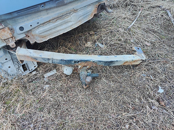 Toyota Corolla e120 farmari vetokoukku+valot töpselille asti
