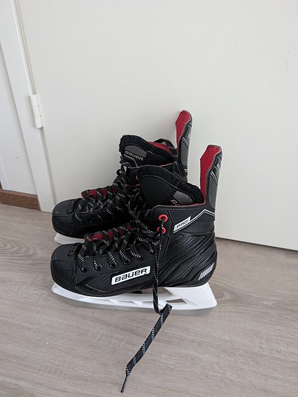 Bauer Ice Skates 42