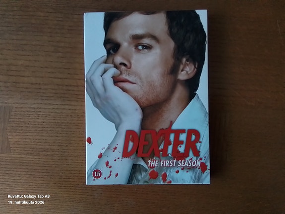DEXTER ENSIMMÄINEN KAUSI