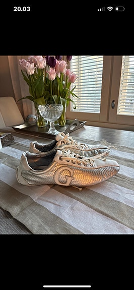 Guess tennarit 41 vaalea