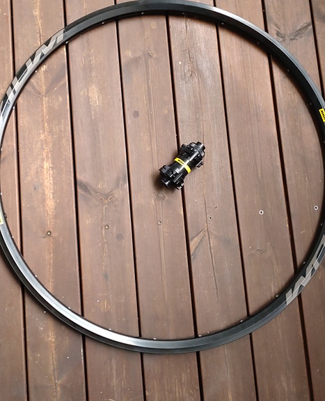 Mavic Aksium Disc allroad etukiekko varaosiksi 28"
