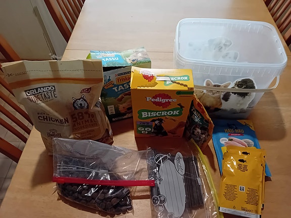 Koiranruokaa ja herkkuja