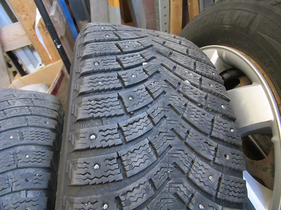Michelin    225 / 55 R 16 talvirenkaat nastoilla