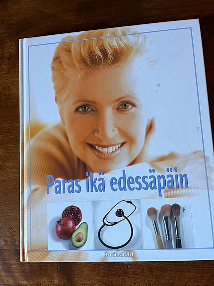 Paras ikä edessäpäin-kirja naiselle