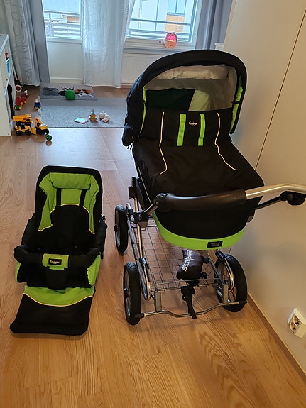 Emmaljunga lastenvaunut musta-vihreä
