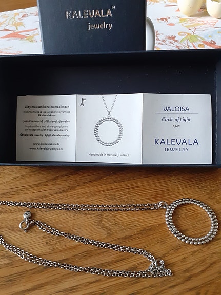 Kalevala "Valoisa" kaulakoru (hopea)