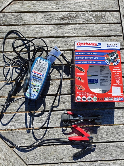 Optimate 2 akkulaturi (12V / 0.8A)