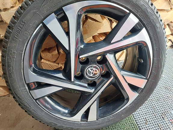 Toyota C-HR rengassarja