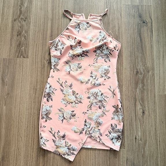 Kesämekko juhlatyyli epäsymmetrinen helma / Summer dress