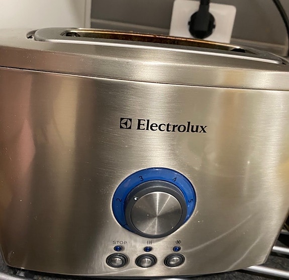 Myydään Electrolux leivänpaahdin