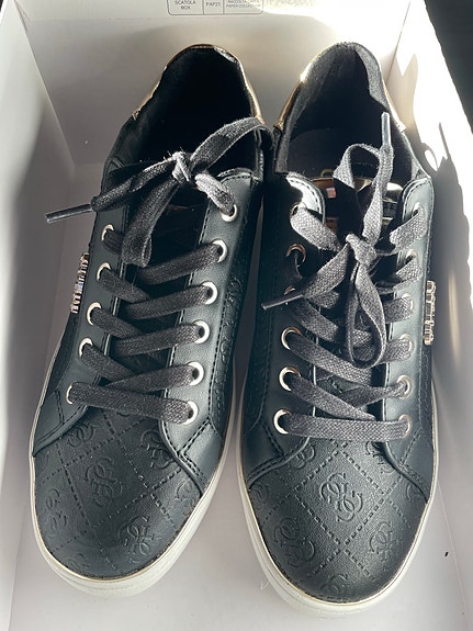 Guess- Matalavartiset tennarit