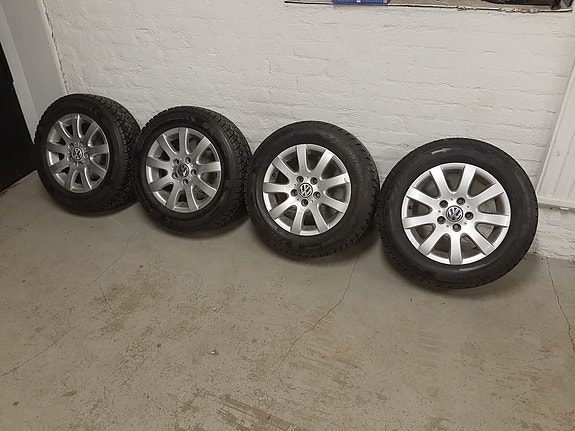 Volkswagen Golf vanteet + huippuhyvät nastarenkaat 195/65 R15