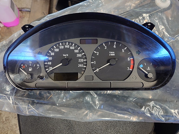 BMW E36 mittaristo