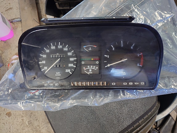 BMW E28 diesel mittaristo.