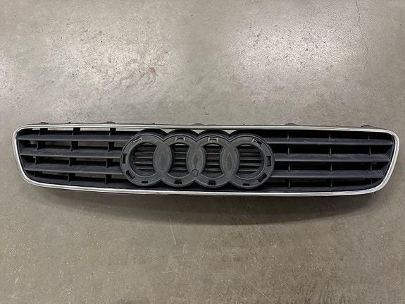 Audi A3 8L maski ilman logoa