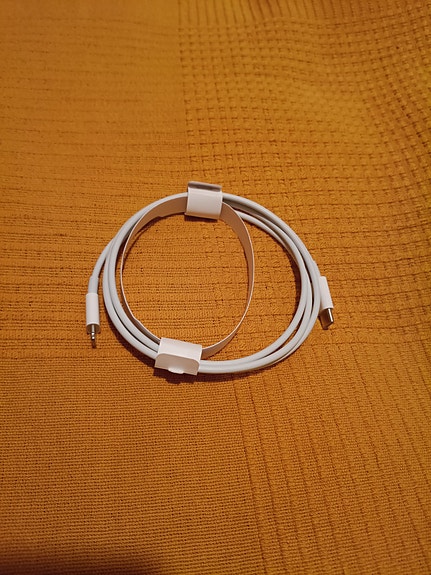 USB‑C Lightning-laturi ja latauskaapeli
