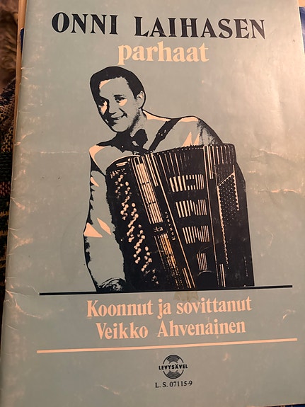 Veikko Ahvenainen harmonikkanuotit kirja