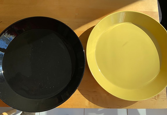 Arabia Teema 26 cm keltainen+musta lautanen myydään tai vaihdetaan eri väreihin