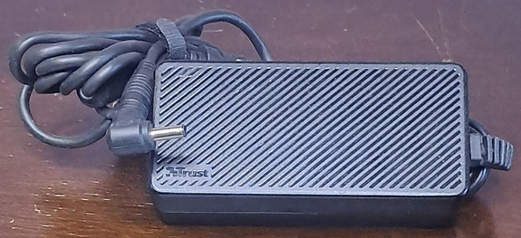 Virtalähde kannettaville, Trust Plug&Go, 90 W