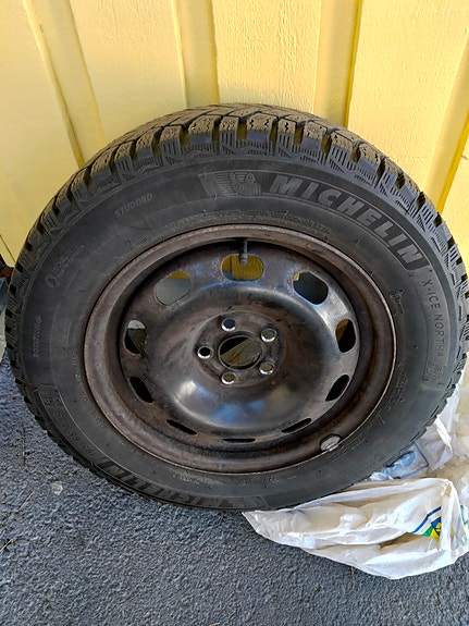 Talvirenkaat 195/65 R 15 vanteilla