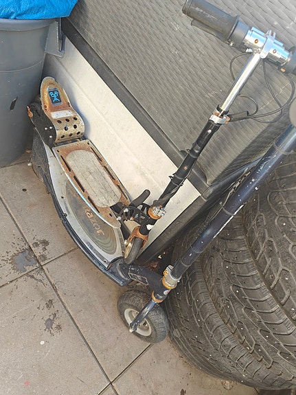Potkulauta jousitetulla rungolla