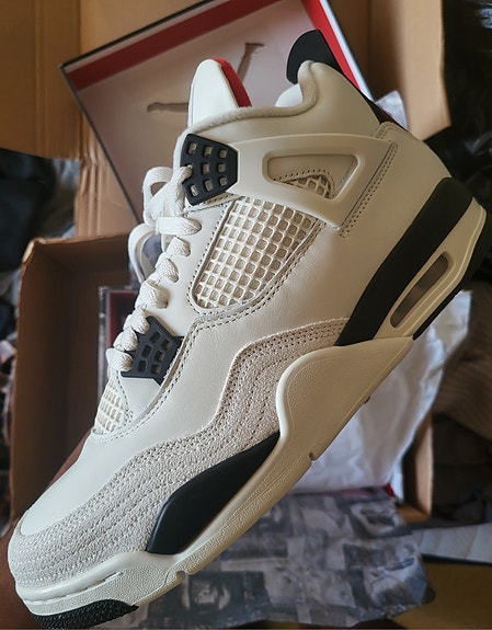 Jordan 4 Retro 'Flight Club'
