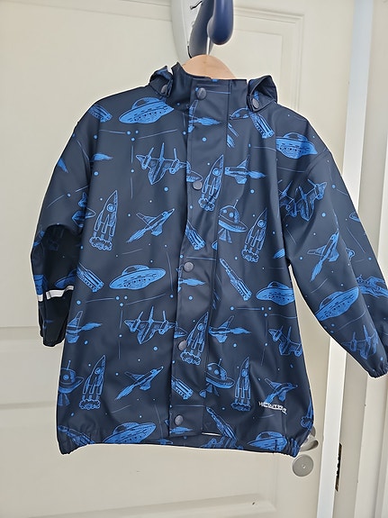 HCoutwear sadetakki 104 cm uudenveroinen