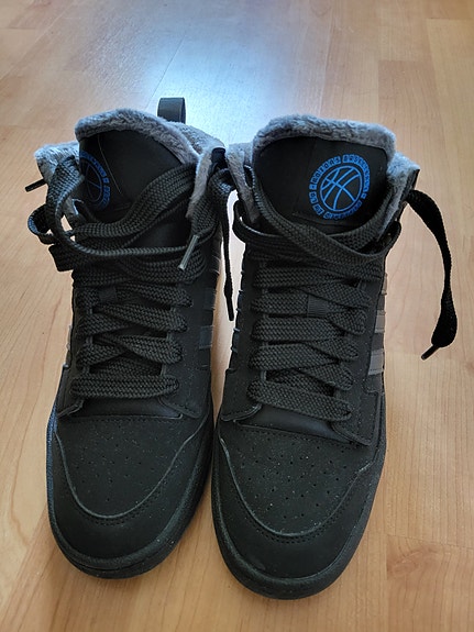 Adidas talvitennarit