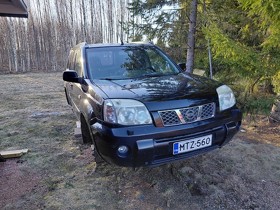 Nissan X-trail t30 2004 varaosia