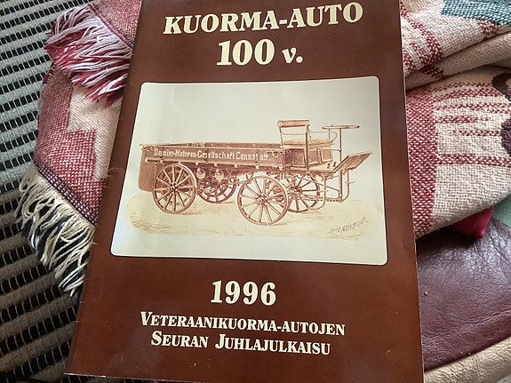 Kuorma-Autot 100 Vuotta