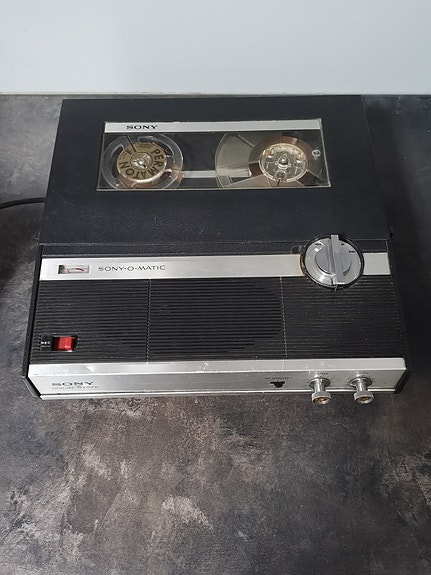 Sony-O-Matic kannettava kelanauhuri (vintage)