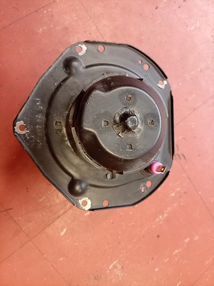 GM 52450306 Lämmityslaitteen puhaltimen moottori