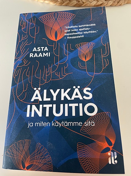 Asta Raami Älykäs intuitio kirja
