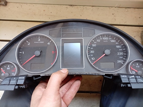 Audi A4 B7 1.9tdi mittaristo