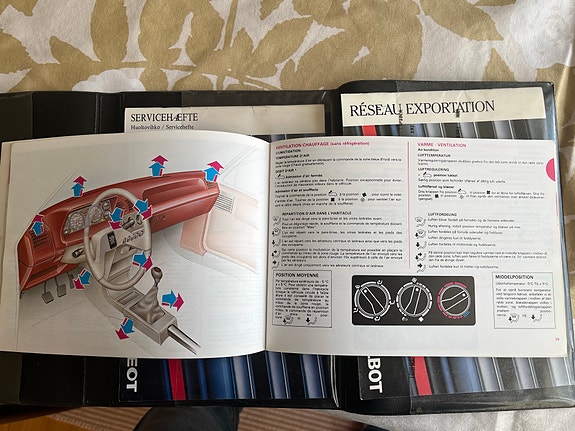 Peugeot 205 käyttöohjekirja ja huoltokirja alkuperäisessä kansiossa