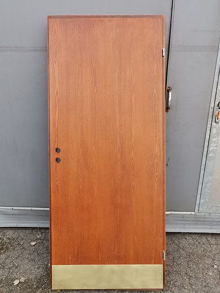 Tumma puinen sisäovi 9x21