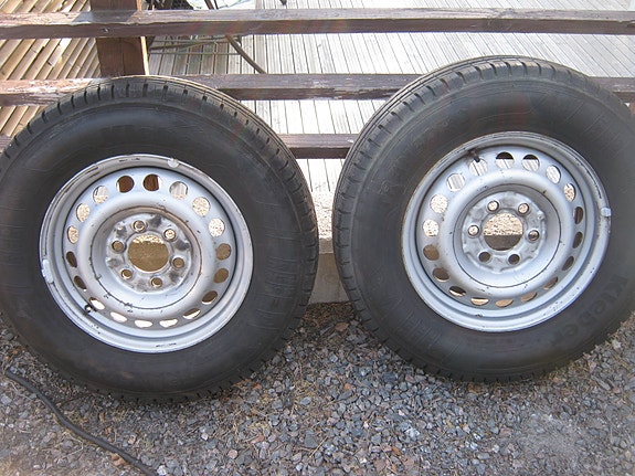 2 x Renkaat vanteilla Mercedes Sprinter 906  205/75 R16С