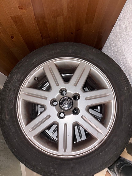 Myydään volvo s40 alkuperäiset alumiini vanteet
