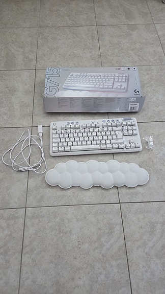 Logitech G715 pelinäppäimistö valkoinen