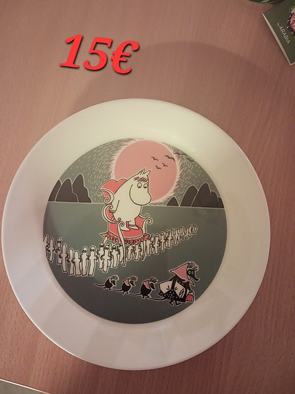 Myydään Muumi lautanen.