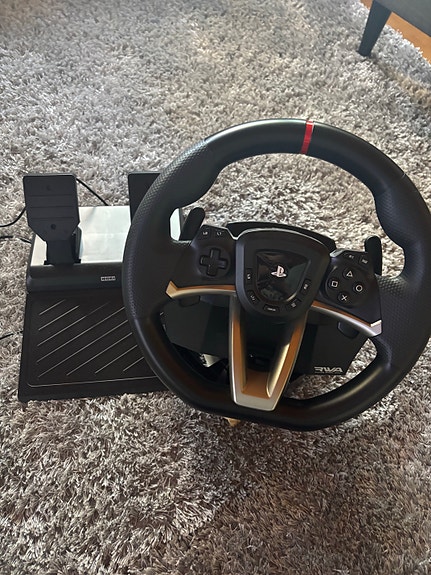 Hori racing-ratti ja polkimet PlayStationille