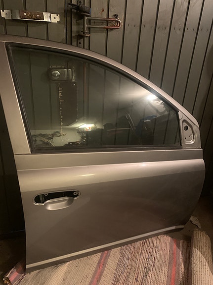 Myydään toyota yaris -99-05 apukuskin ovi