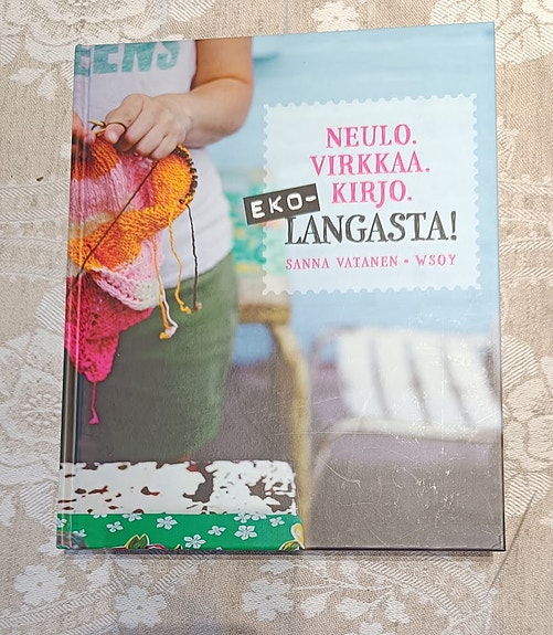 Neulo, virkkaa, kirjo EKO-langasta