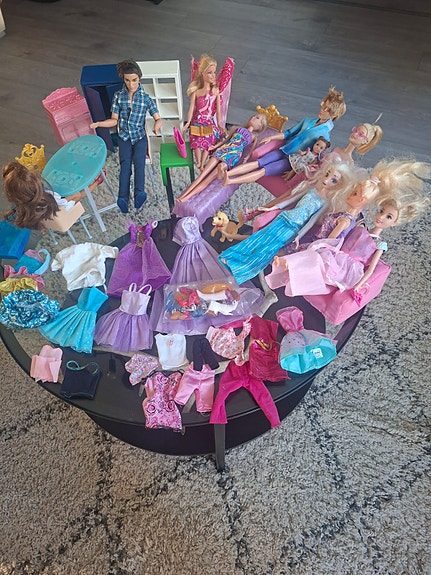 Barbie nuket ja vaatteet leikkisetti