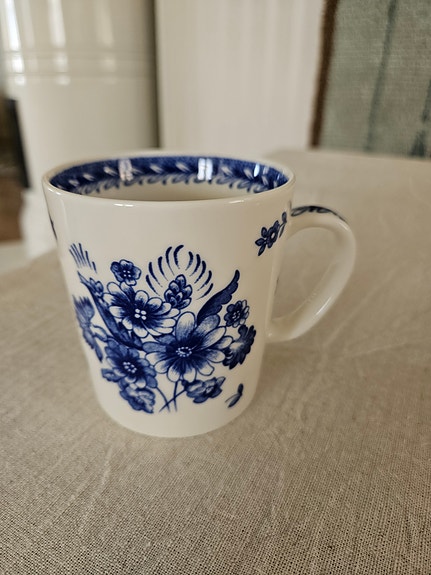 Arabia Suomen Kukkia muki sinivalkoinen