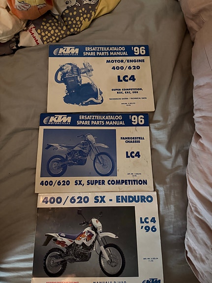 KTM LC4 400/620 varaosakäsikirjat 1996