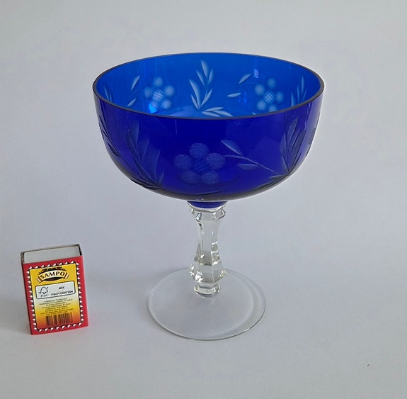 Iittala lasimalja sininen jalallinen