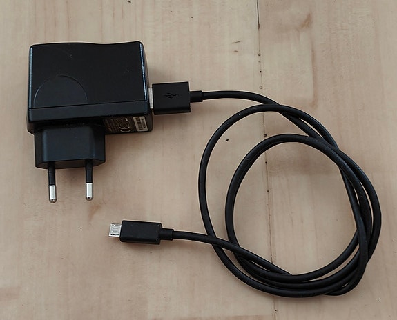 Puhelin laturi usb