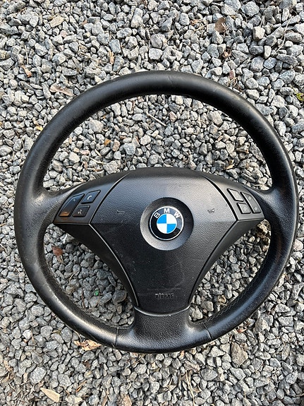 BMW e60 ratti ja airbag