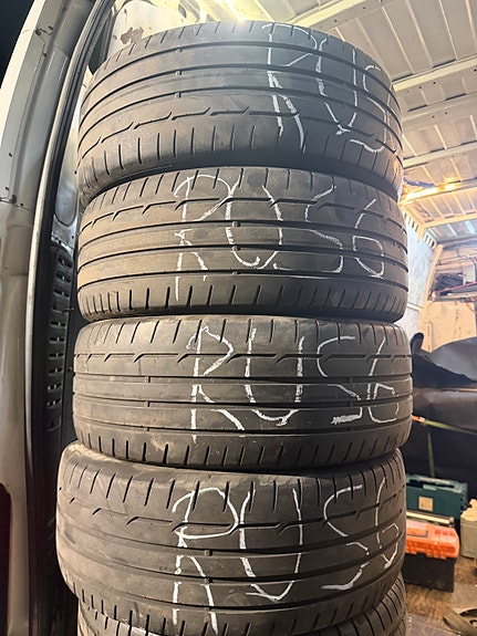 Renkaat 225/45/19 Dunlop 4kpl 5 mm RUS6
